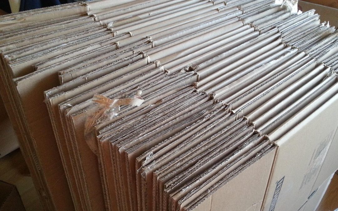Boîtes de déménagement en carton empilées