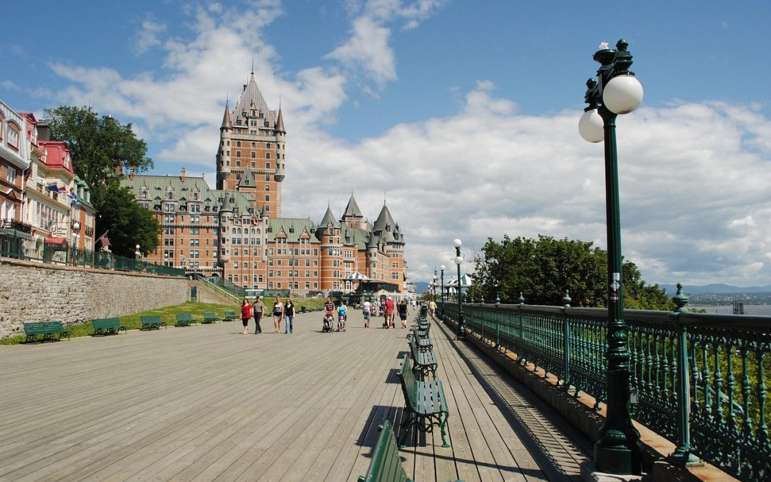 Le Château Frontenac et la terrasse Dufferin, à Québec