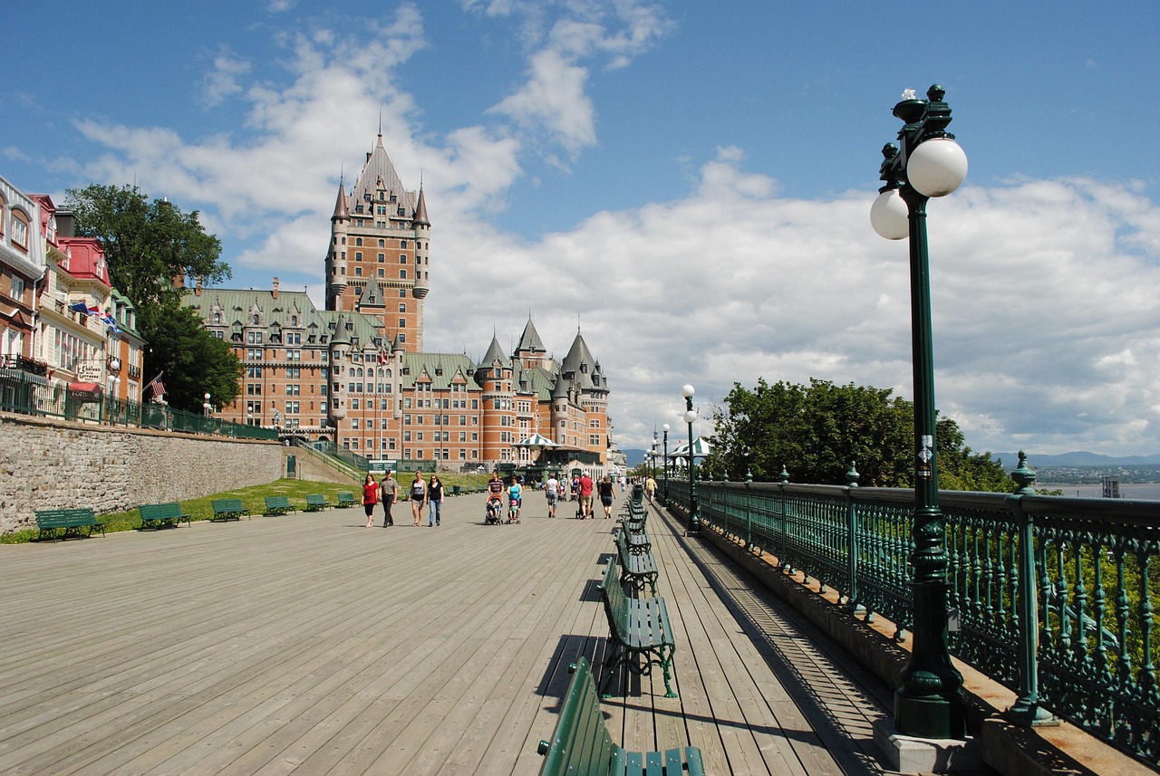 Le Château Frontenac et la terrasse Dufferin, à Québec