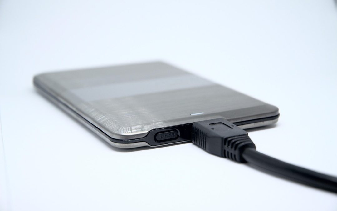 Disque dur externe branché par câble